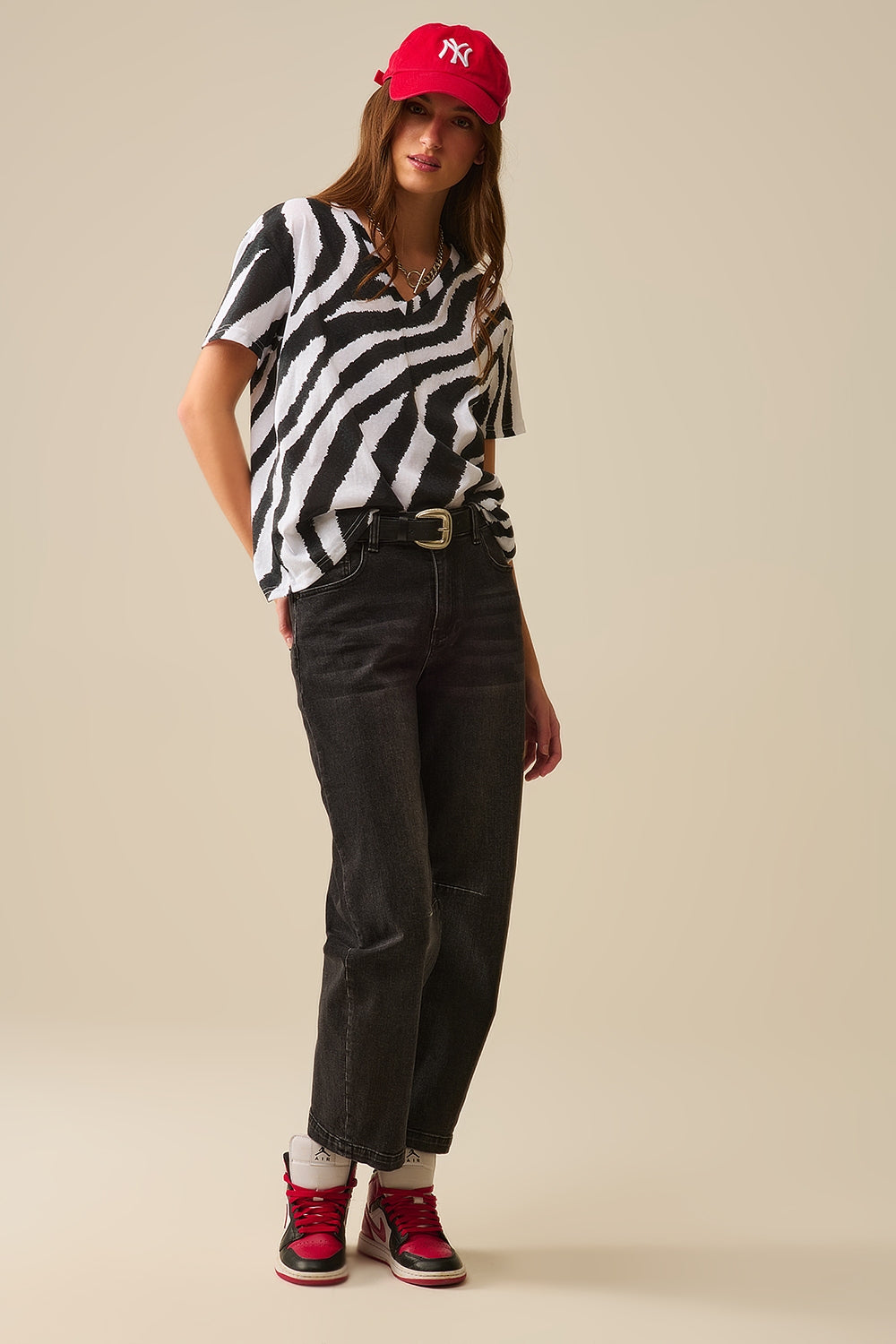 V-neck t-shirt with black zebra print - top