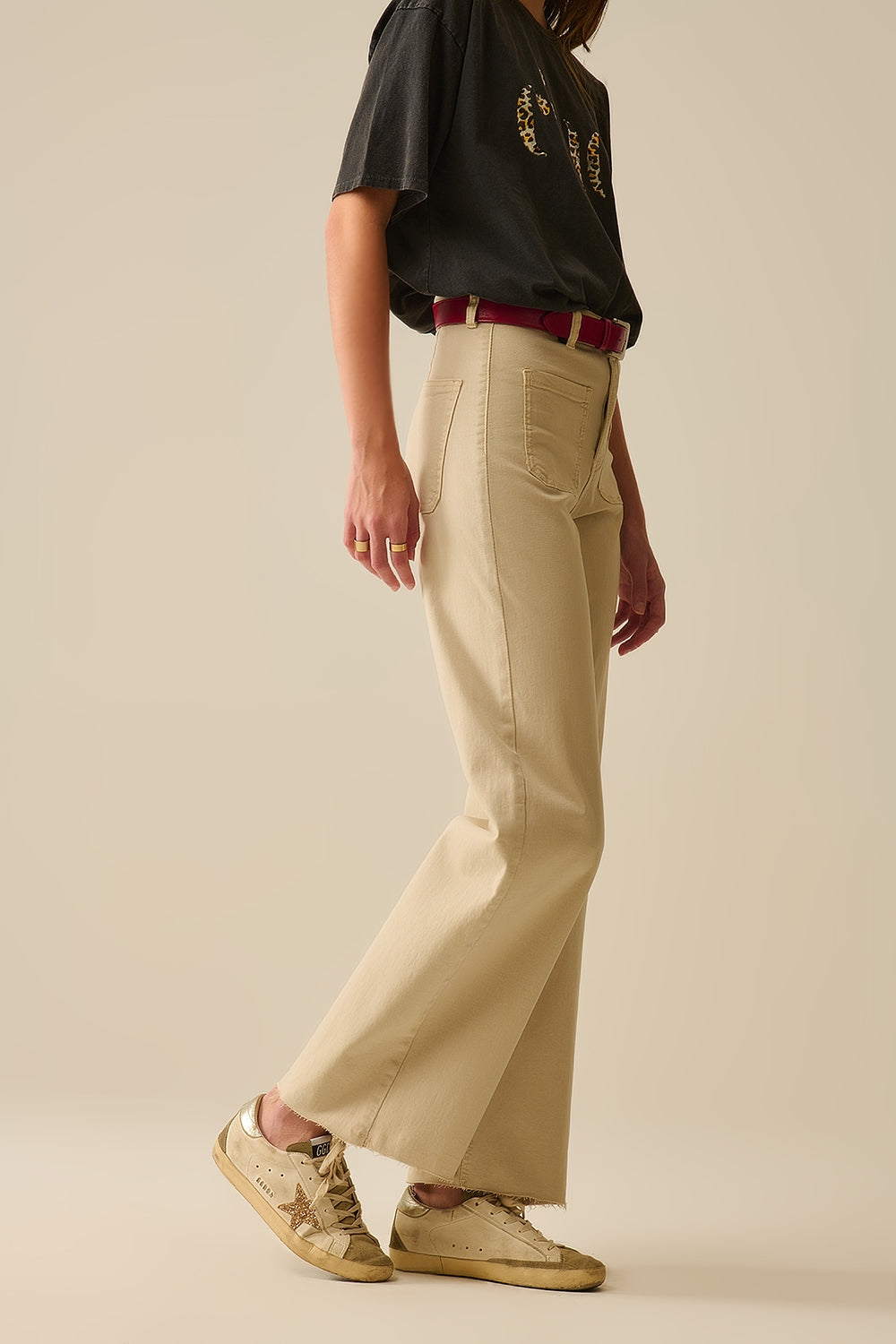 wide leg pants with front pockets in beige - Coloured Jeans