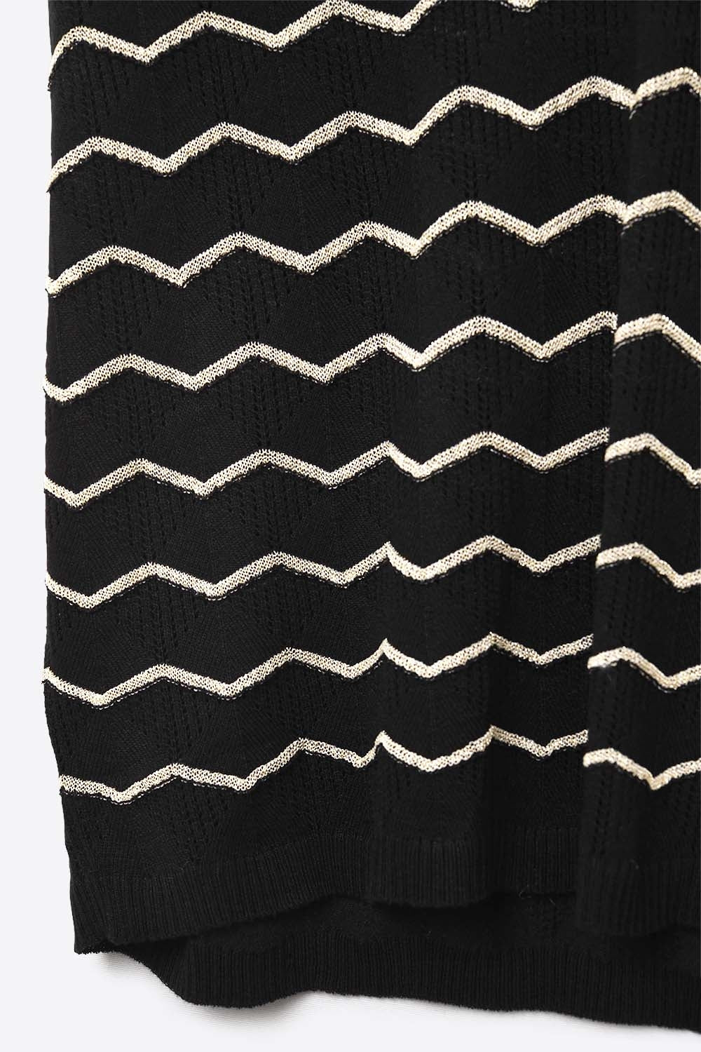 Zigzag V-Neck Knit sweater with dropped sleeves in black
