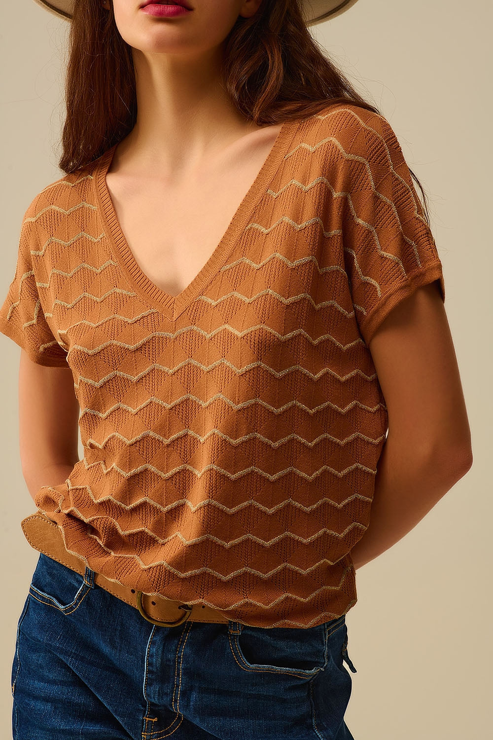 Zigzag V-Neck Knit sweater with dropped sleeves in Brown