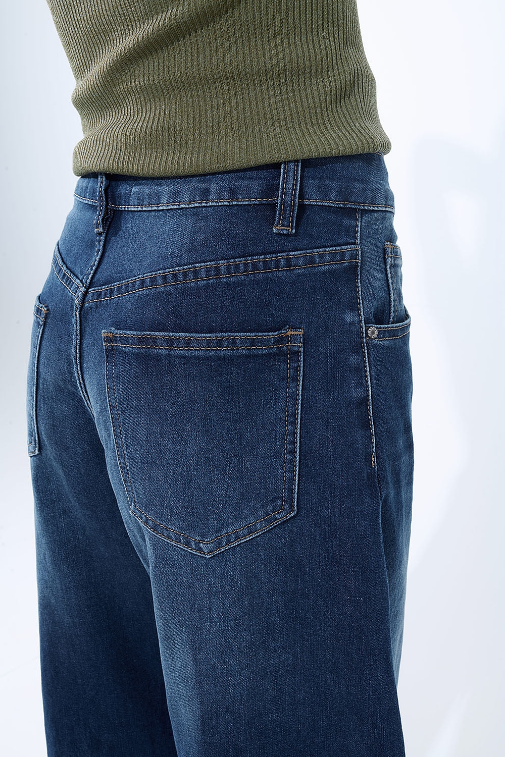 Barrel jeans with balloon-style knee seam detail - Denim