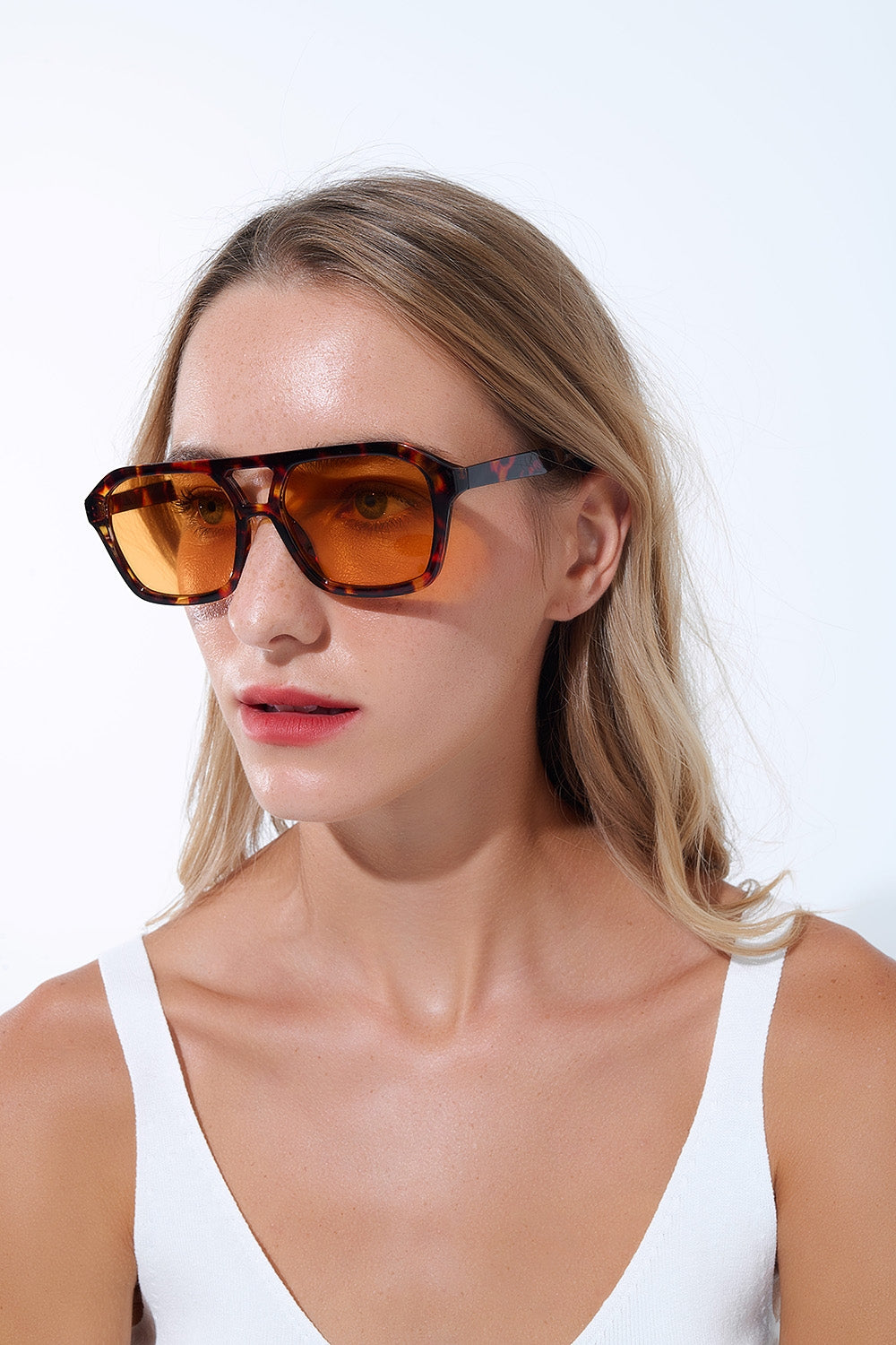 Retro Style Sunglasses with brown Tortoise Shell frames and orange lenses