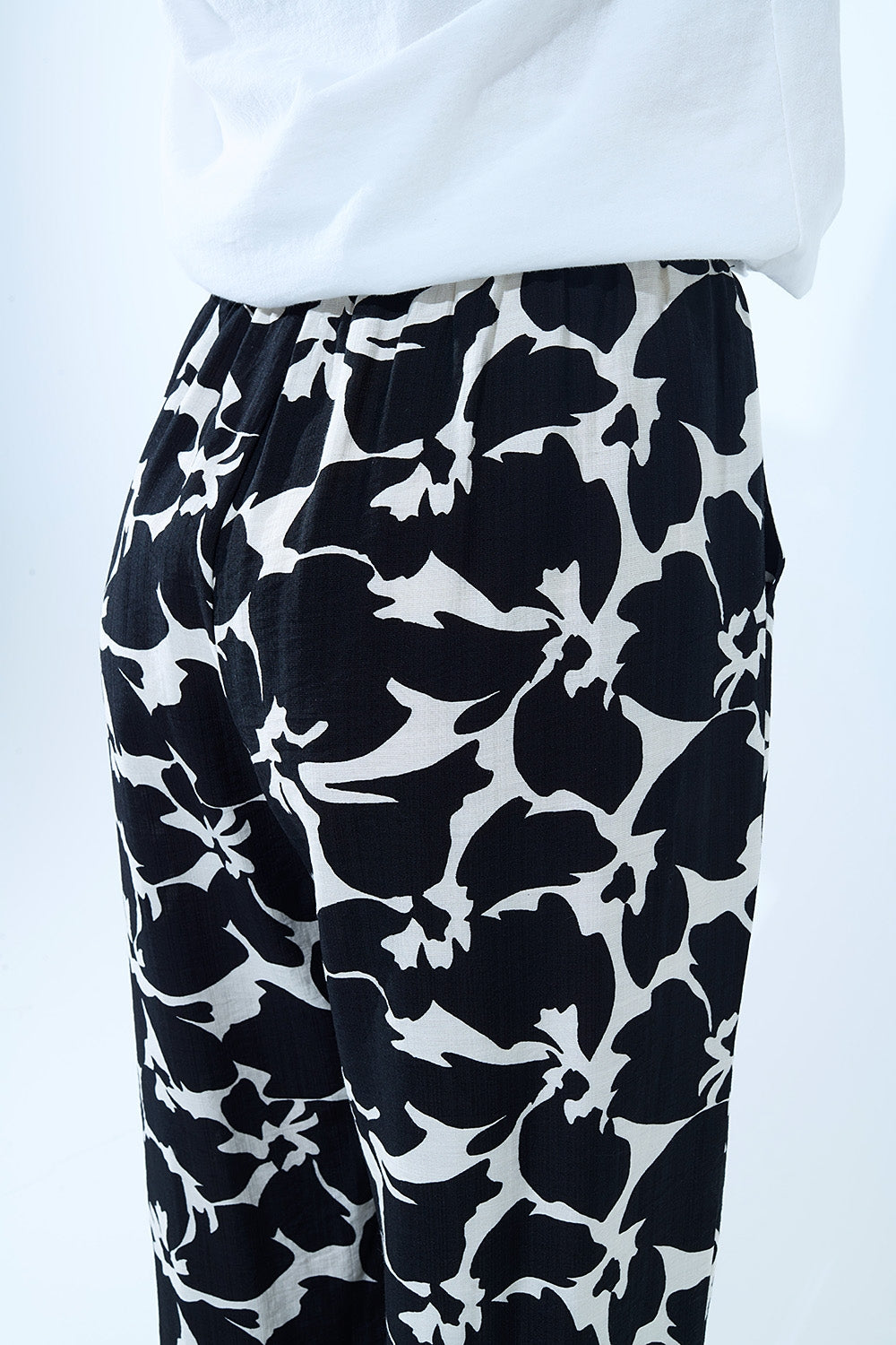 Hawaiian Floral Print Straight Pants in Black and White - trousers