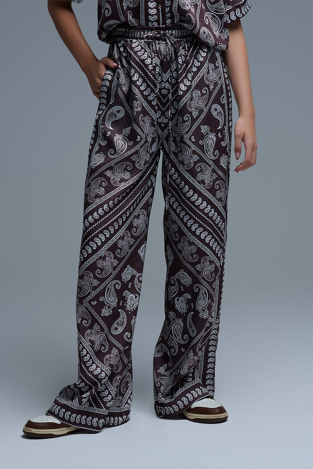 Relaxed Paisley Print Pants With Adjustable Drawstring in Brown - trousers