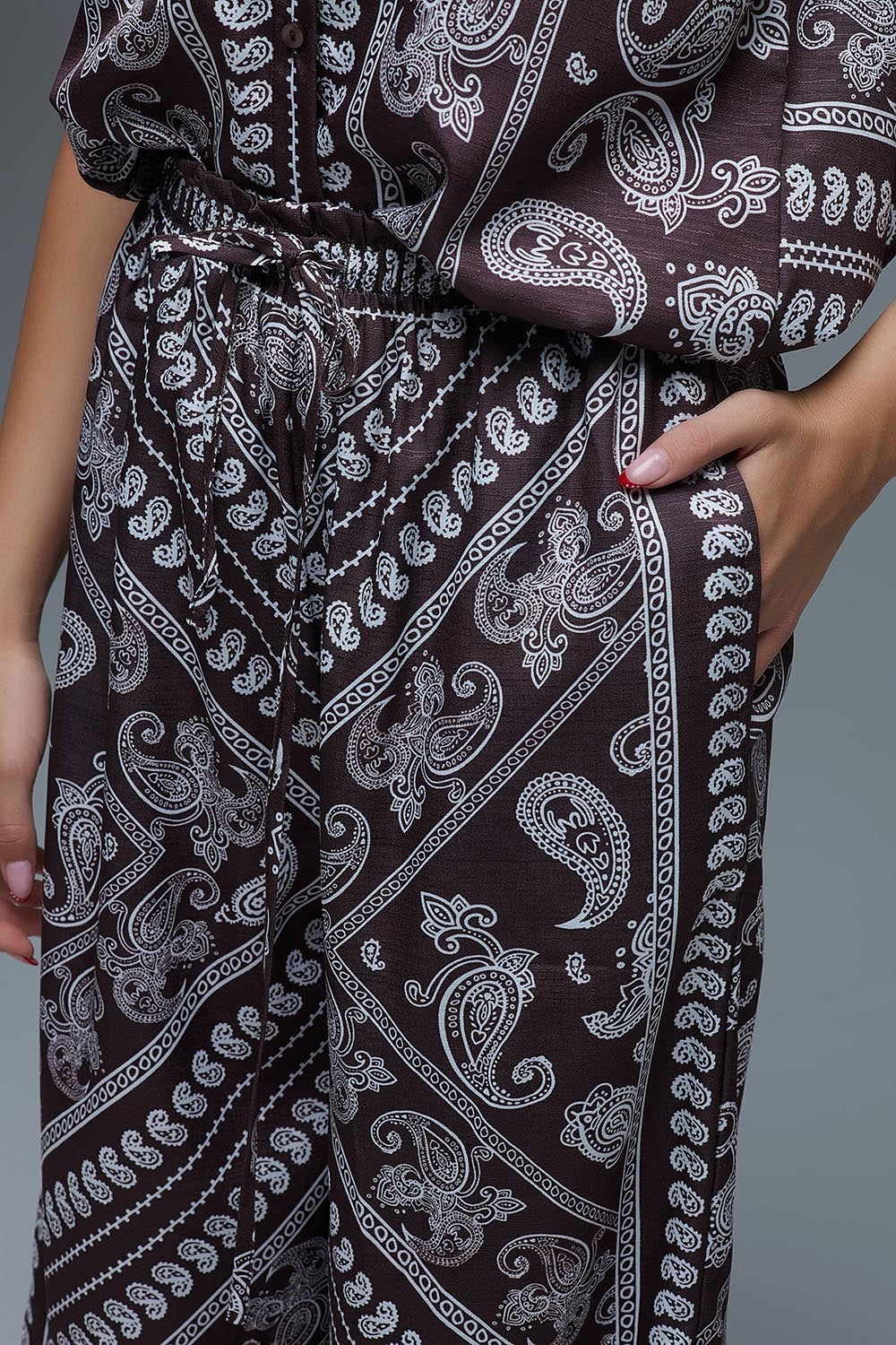 Relaxed Paisley Print Pants With Adjustable Drawstring in Brown - trousers