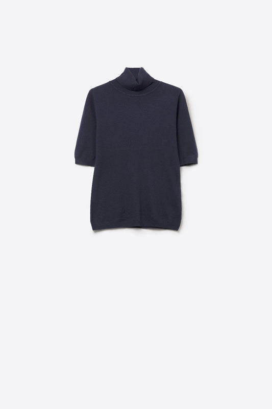 Fine knit sweater in navy blue with a high neck and elbow-length sleeves