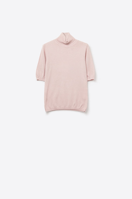 Fine knit sweater in pink with a high neck and elbow-length sleeves