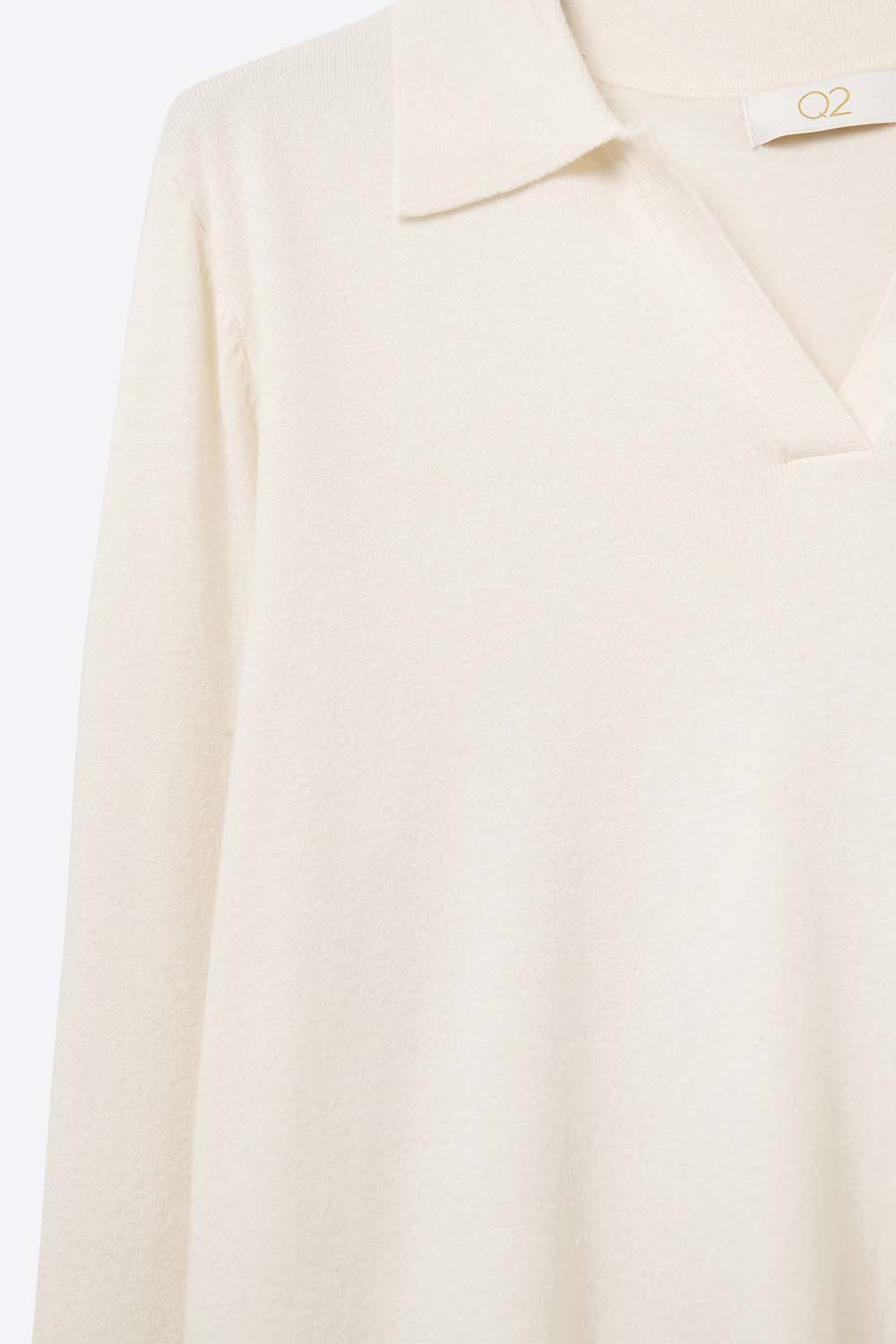 Knitted polo collar with V-neckline no button placket in white - Polos