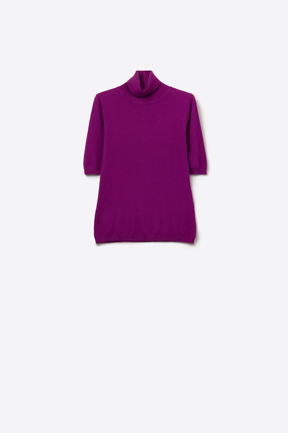 Fine knit sweater in fucsia with a high neck and elbow-length sleeves