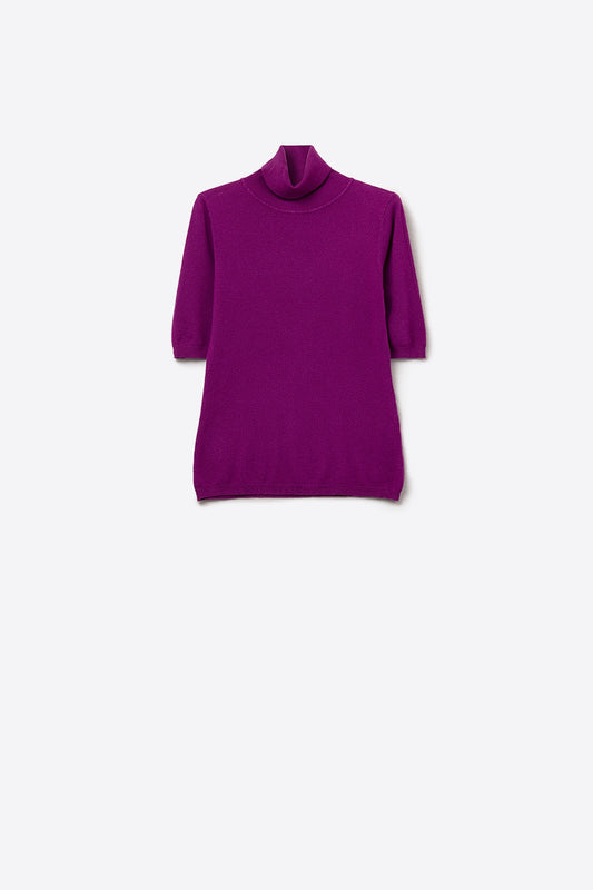 Fine knit sweater in fucsia with a high neck and elbow-length sleeves