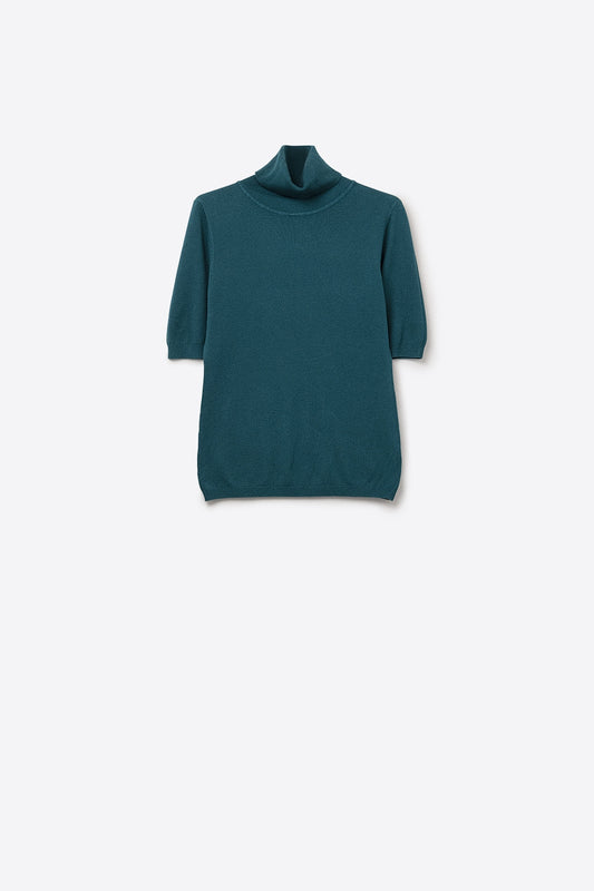 Fine knit sweater in green with a high neck and elbow-length sleeves