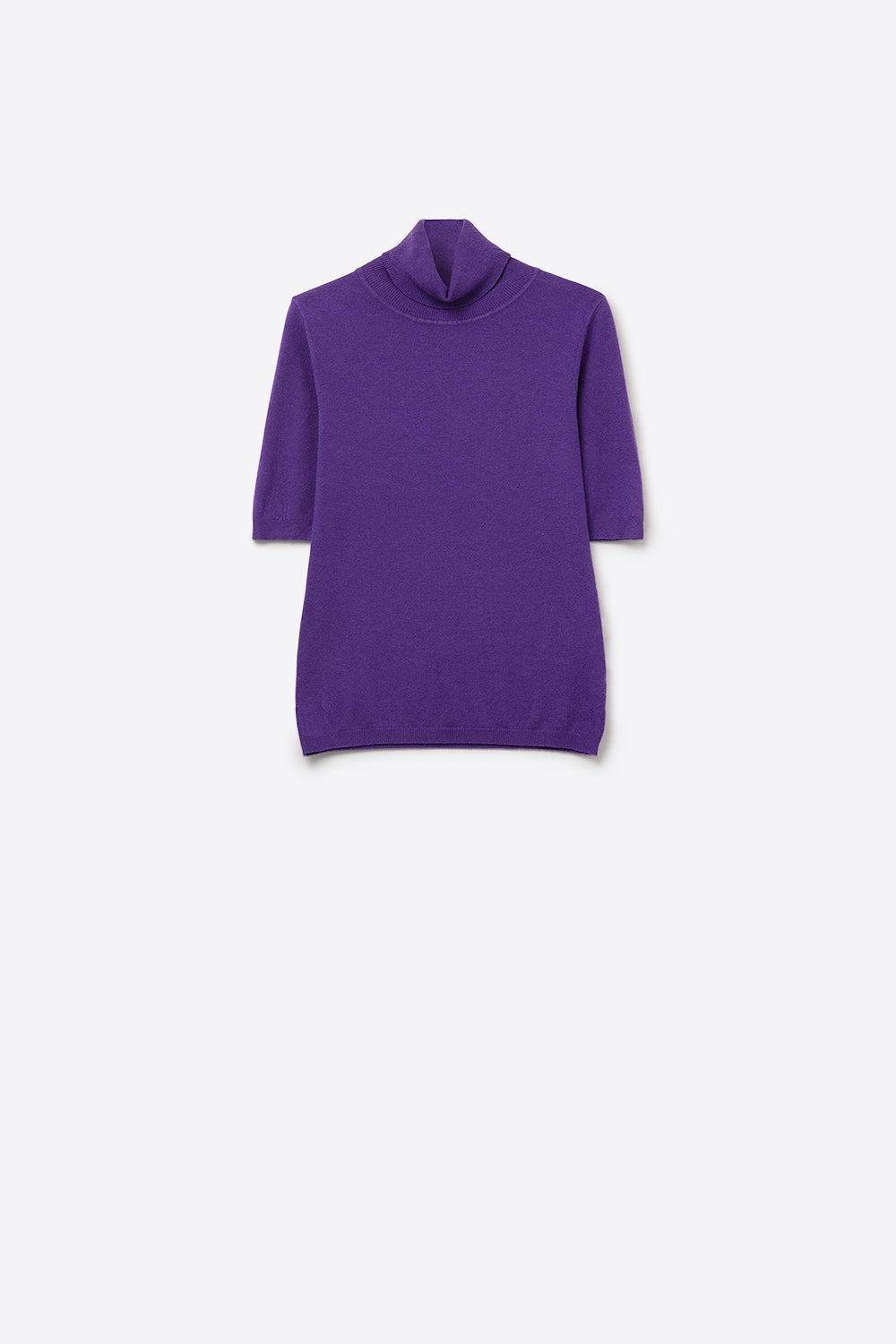 Fine knit sweater in purple with a high neck and elbow-length sleeves