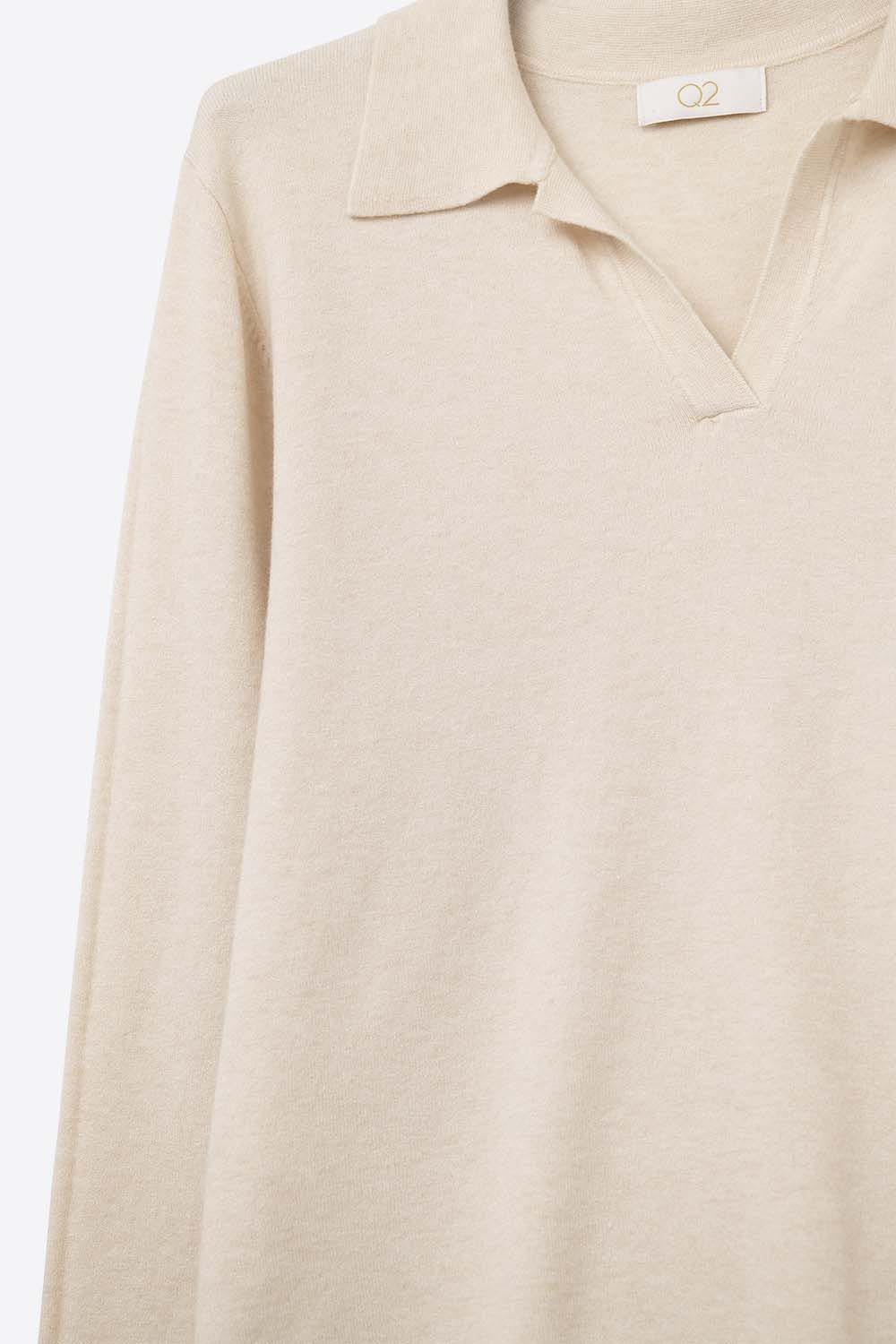 Knitted polo collar with V-neckline no button placket in cream - Polos