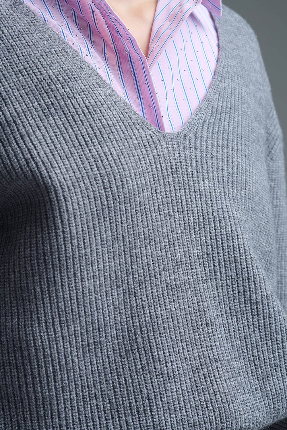 Super oversized Thin V-neck Sweater in Grey