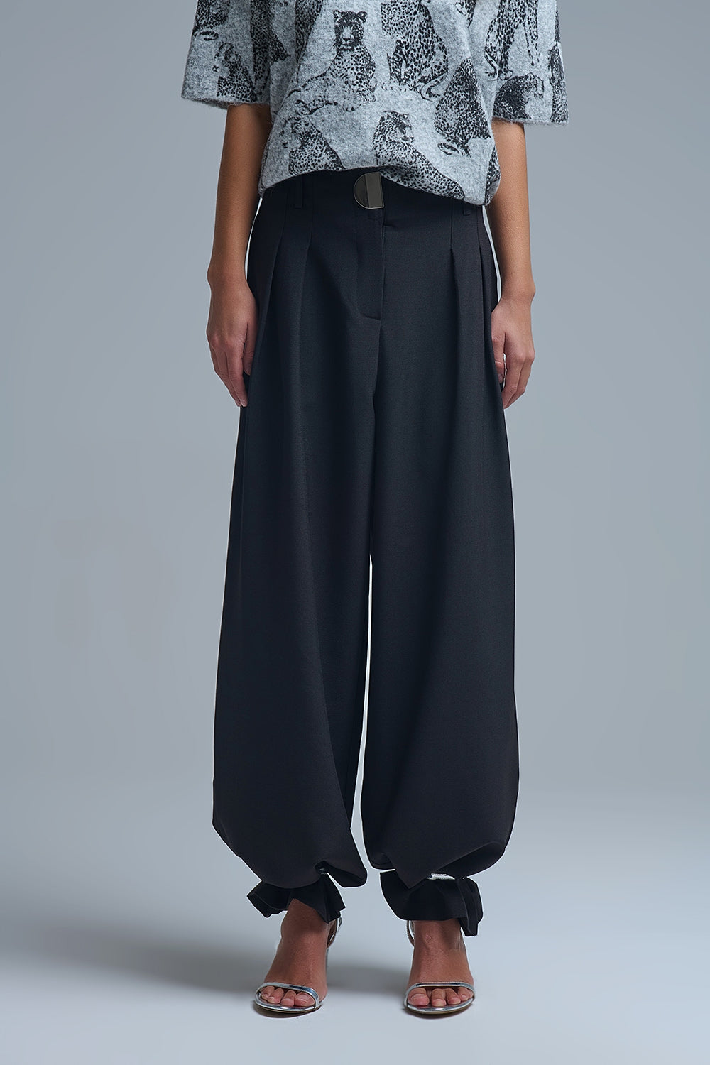 Black pleated Wide Pants with with metal buckle - trousers