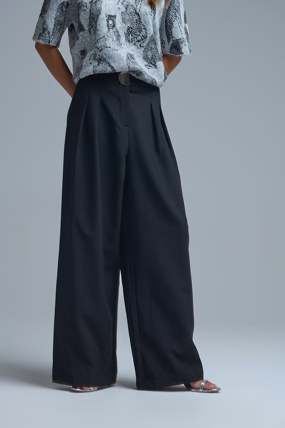 Black pleated Wide Pants with with metal buckle - trousers