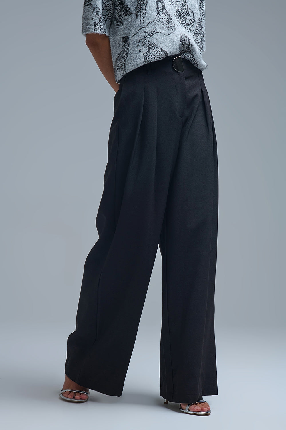 Black pleated Wide Pants with with metal buckle - trousers