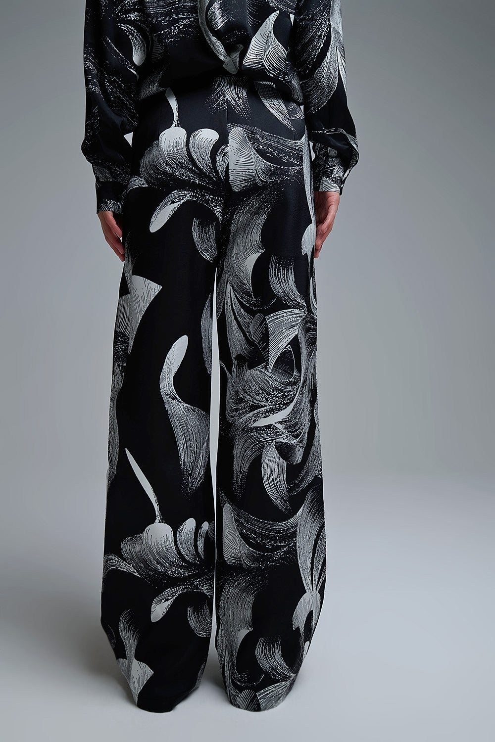 Elegant Printed Black Wide-Leg Pants in satin fabric - trousers