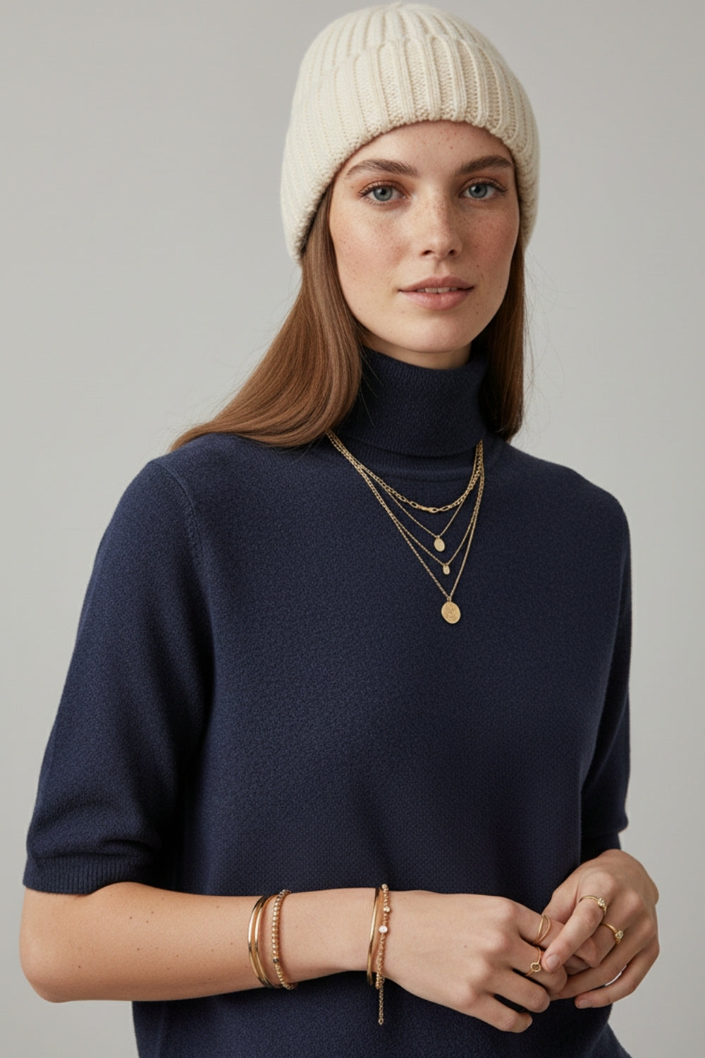 Fine knit sweater in navy blue with a high neck and elbow-length sleeves