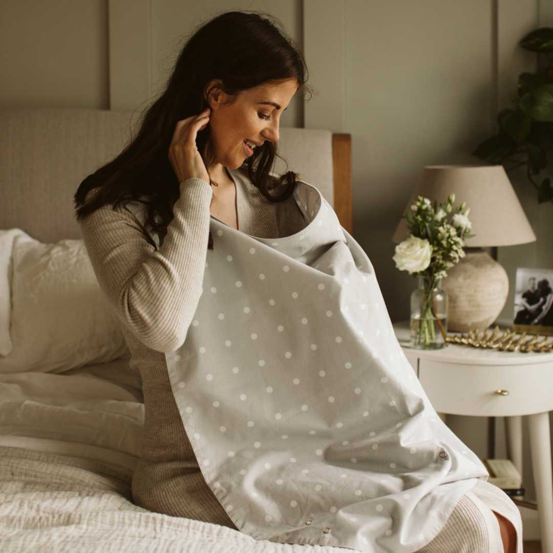 Feeding & Pumping Privacy Cover - Dotted - Nursing Covers