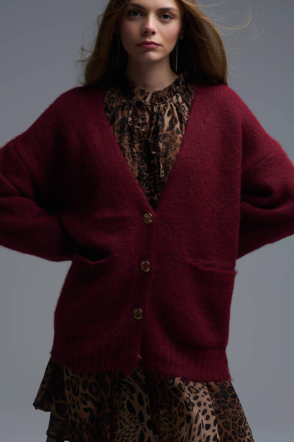 Oversized Cardigan in burgundy with gold buttons and pockets