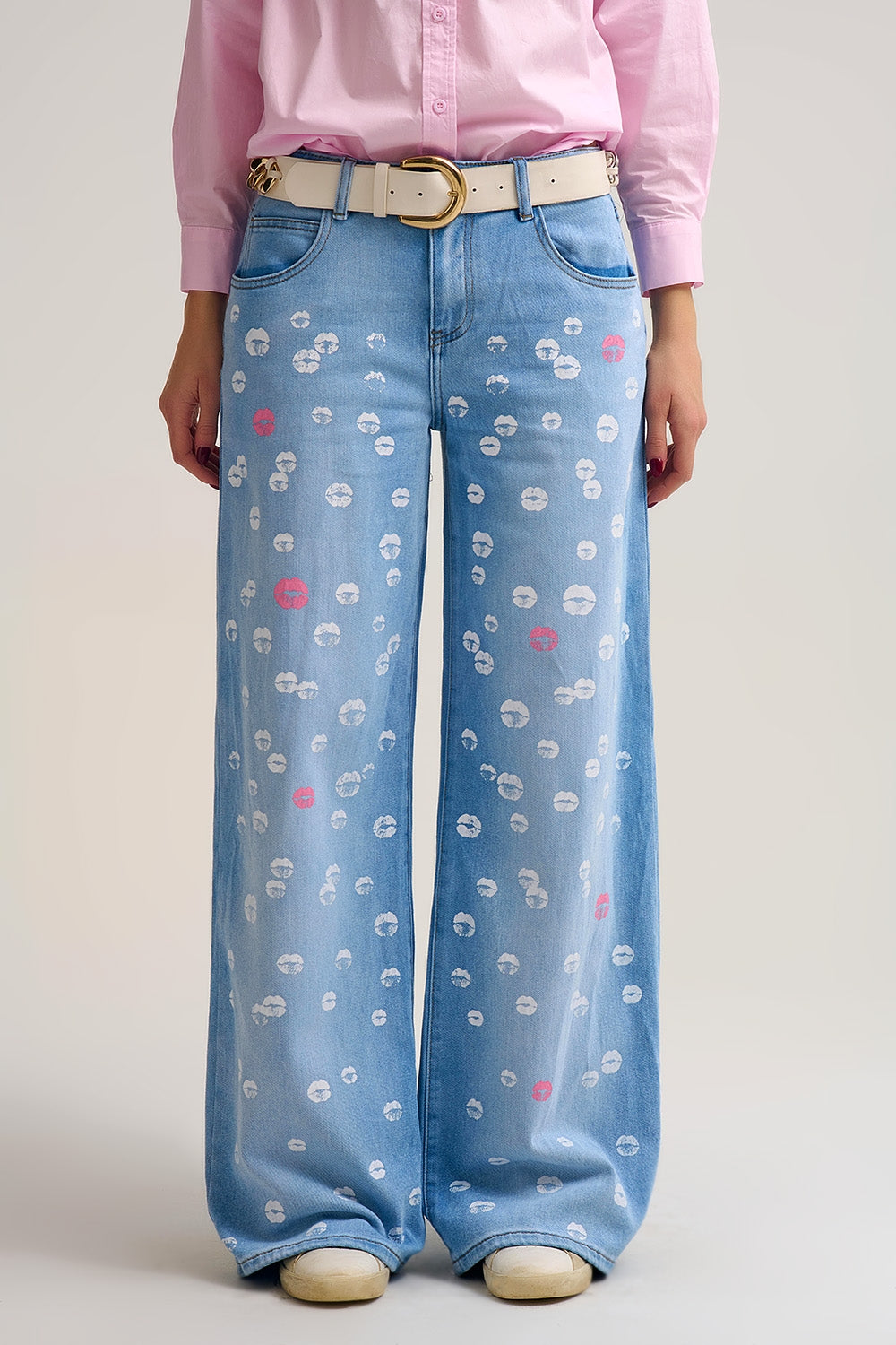 Light wash straight jeans with printed lips - Denim