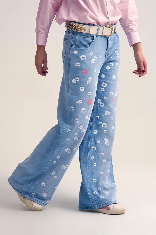 Light wash straight jeans with printed lips - Denim