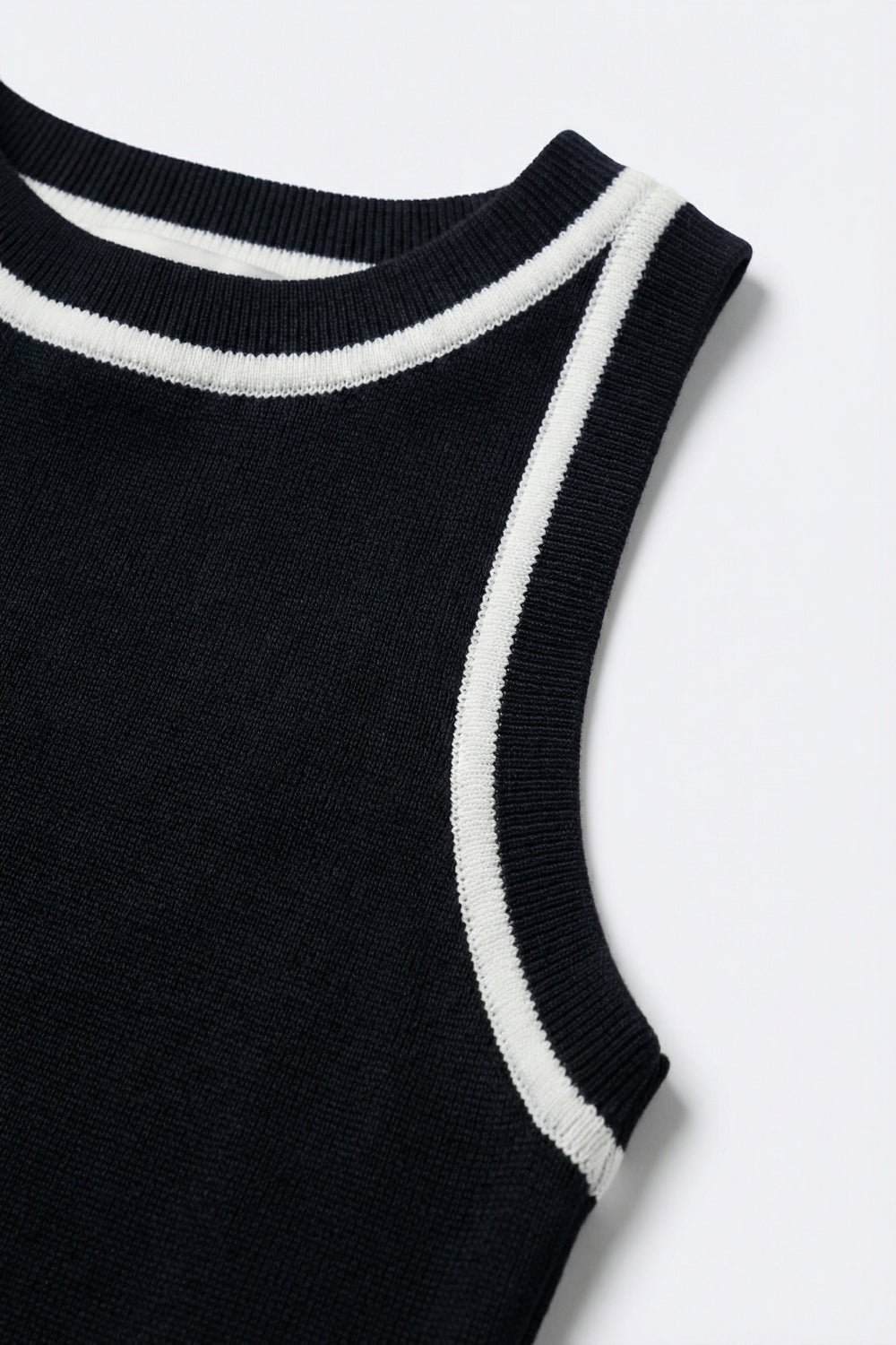 Sleeveless Knitted top In navy Featuring detail white Lines