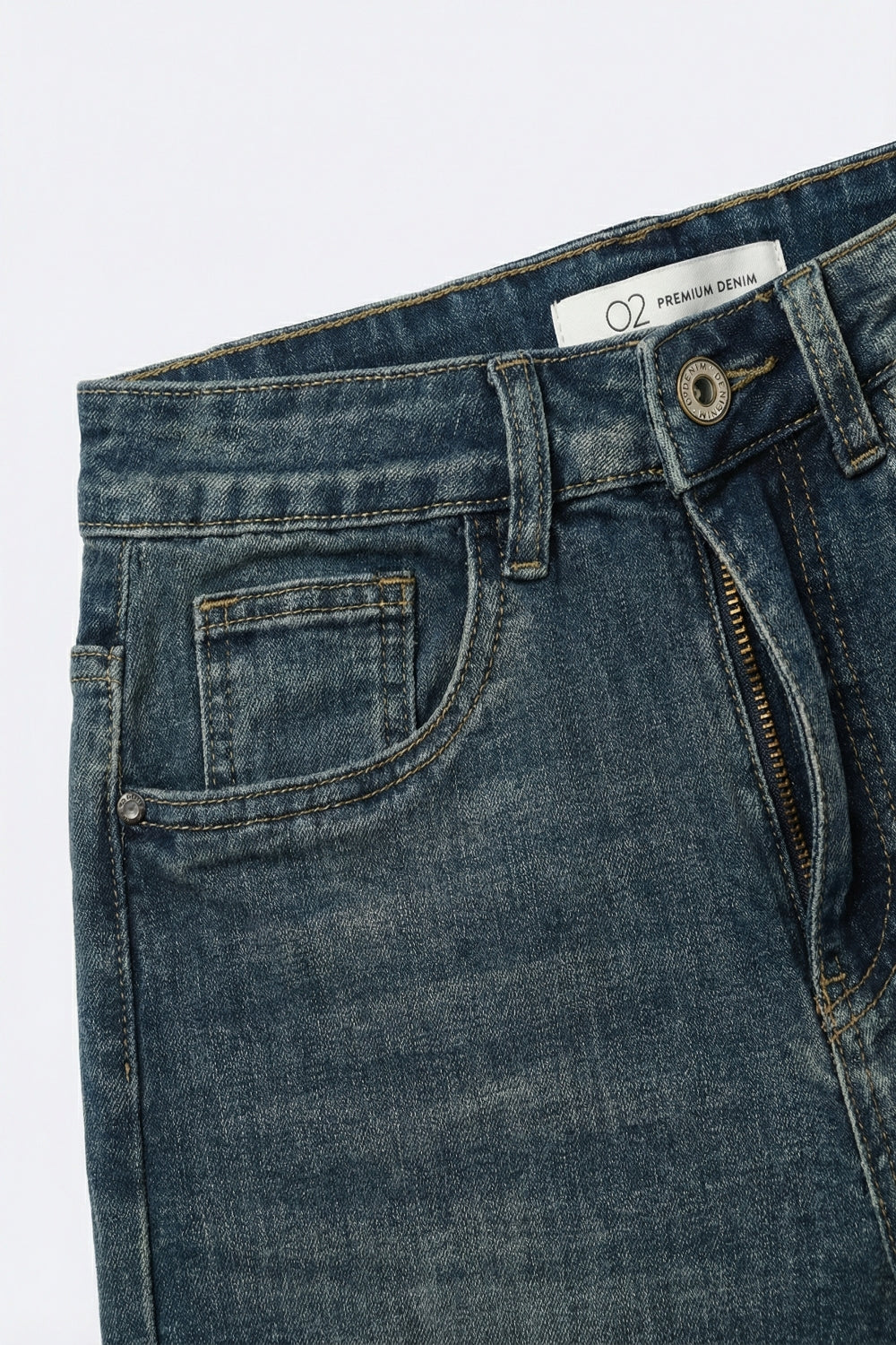 Everyday Denim Straight-Leg Jeans in mid wash blue - Denim