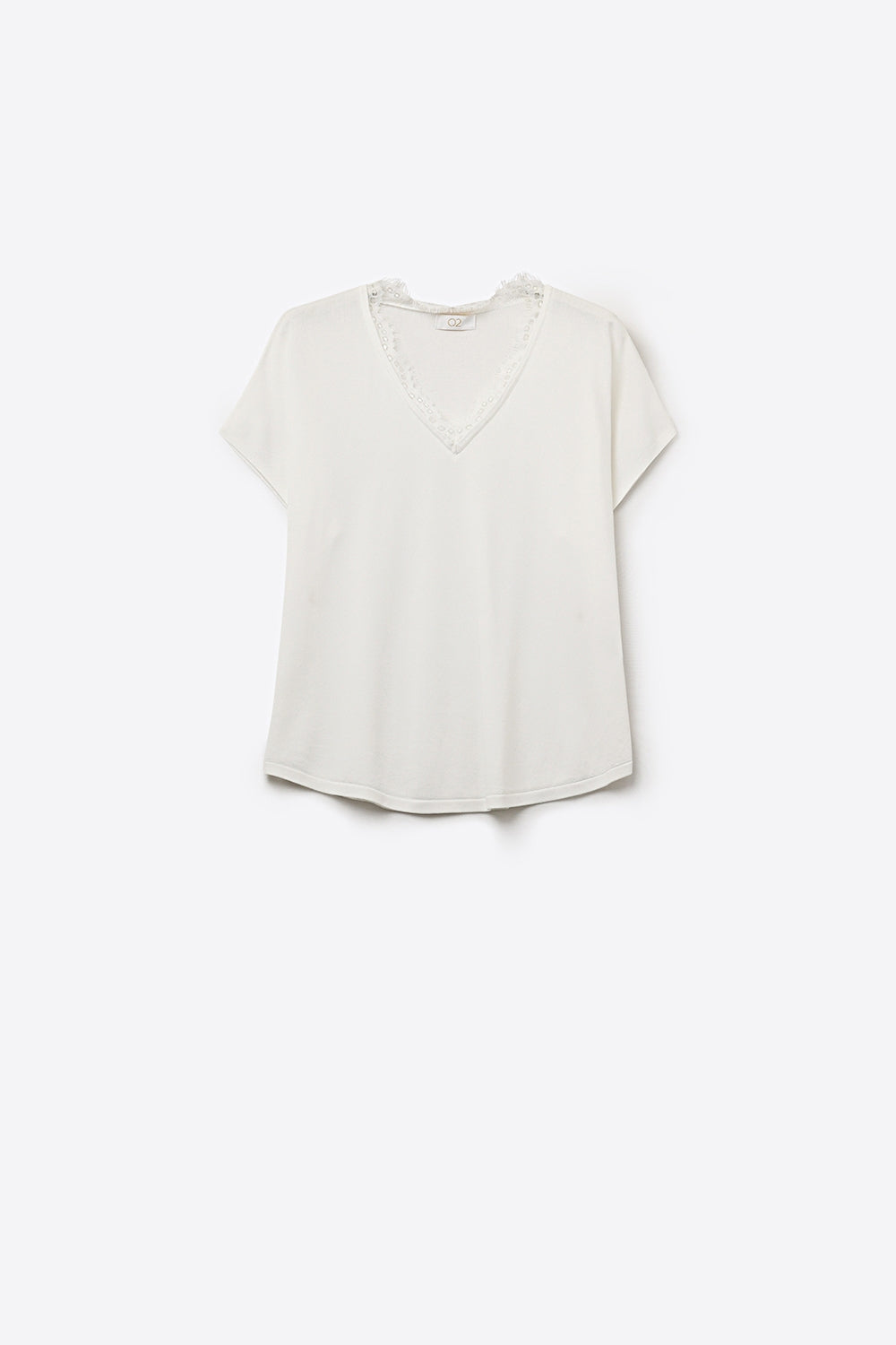 Fine and soft knit sweater with V-neck and lace trim in white