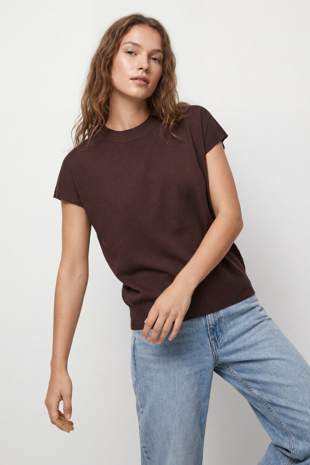 Brown turtleneck sweater with fitted short sleeves - Jumpers