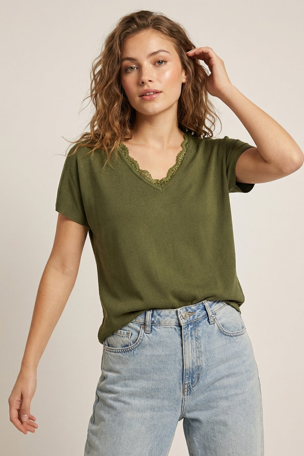 Fine and soft knit sweater with V-neck and lace trim in khaki