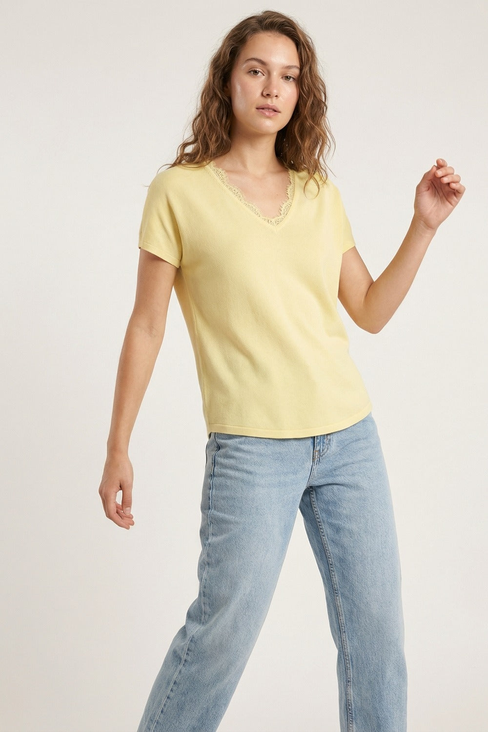 Fine and soft knit sweater with V-neck and lace trim in yellow