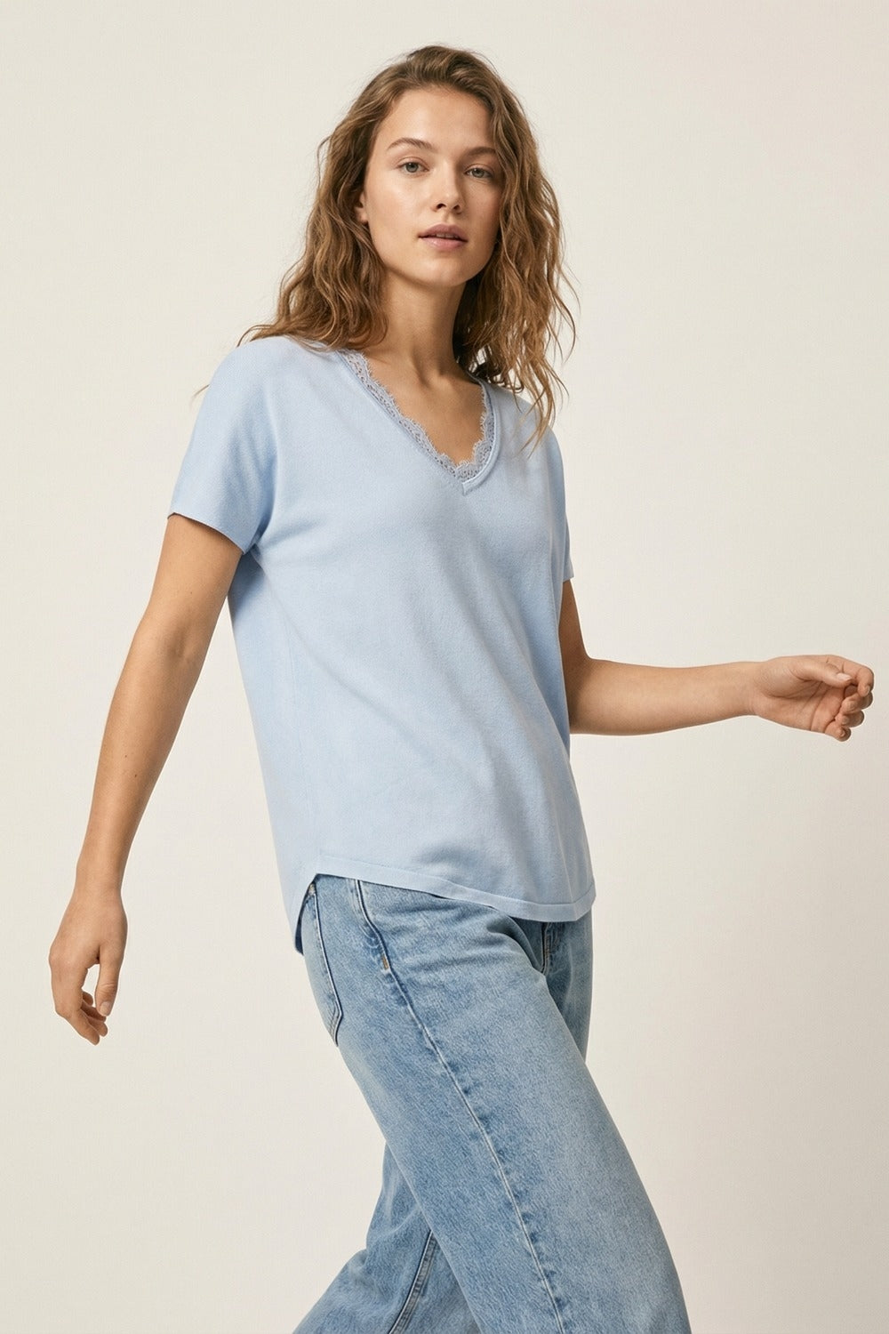 Fine and soft knit sweater with V-neck and lace trim in baby blue