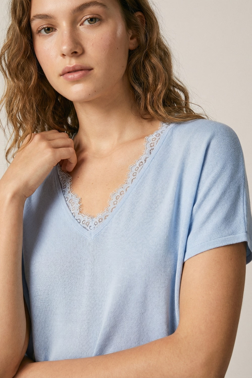 Fine and soft knit sweater with V-neck and lace trim in baby blue