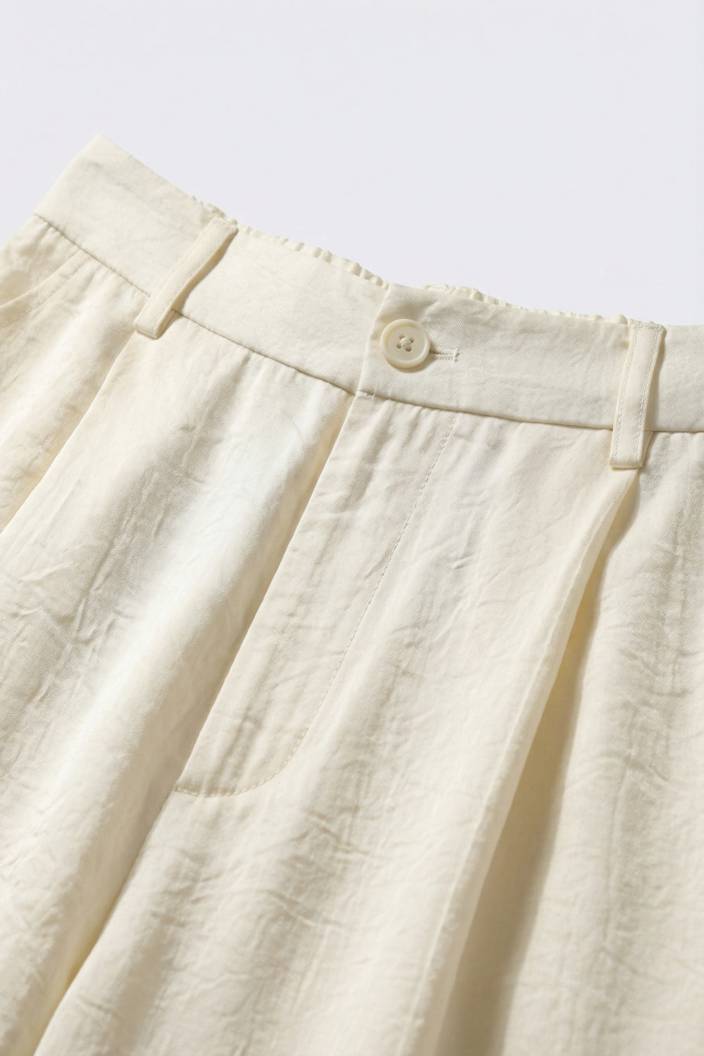 Extra-wide pants in a lightweight and shiny fabric - trousers