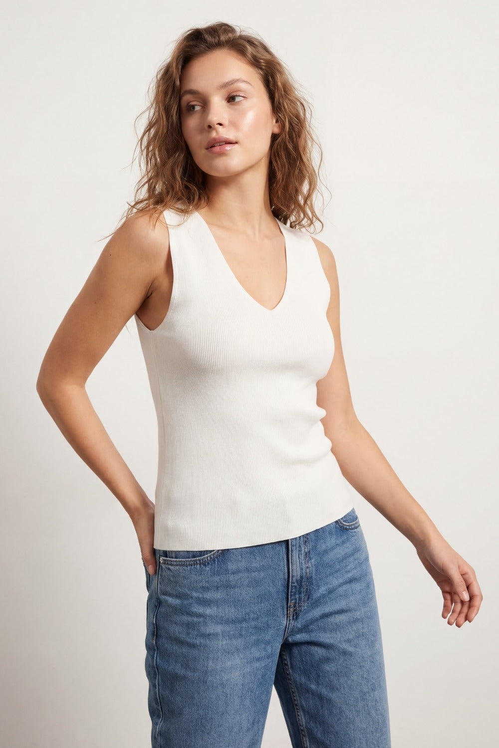 White sleeveless fine knitted top With V-Neck