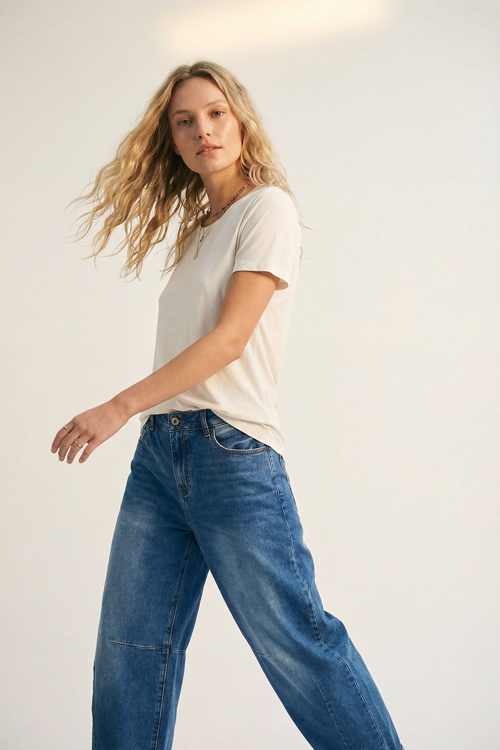 White basic Crew Neck Short Sleeve T-shirt in viscose fabric - top