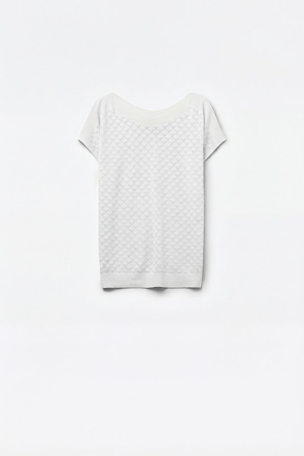 White Textured Knit Sweater with Diamond Pattern