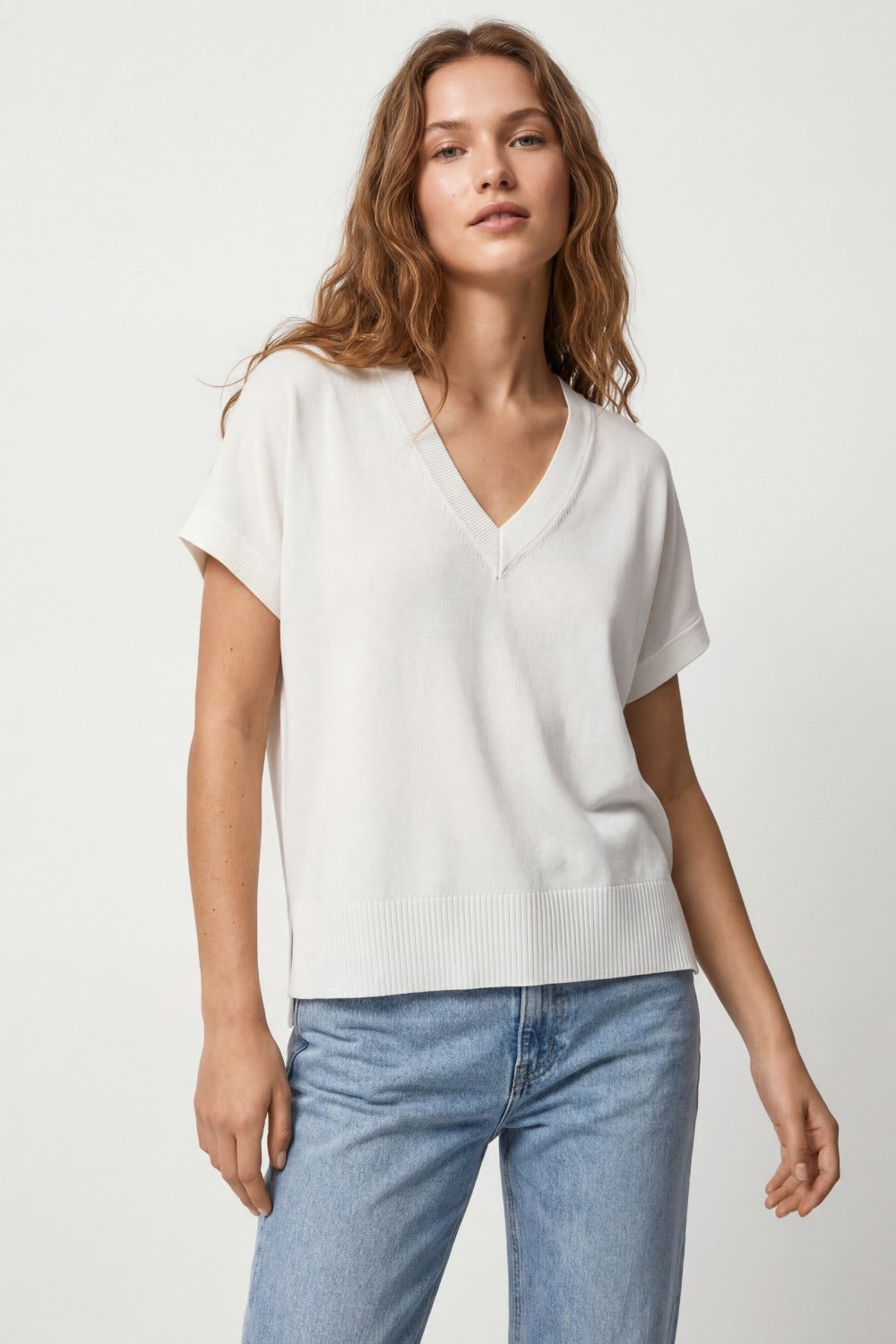 V-Neck Short Sleeve fine Knit sweater in white color - Jumpers