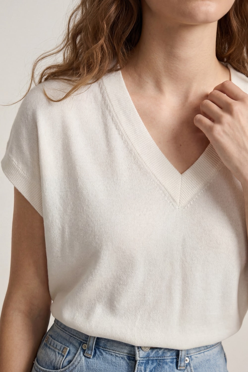 V-Neck Short Sleeve fine Knit sweater in white color - Jumpers