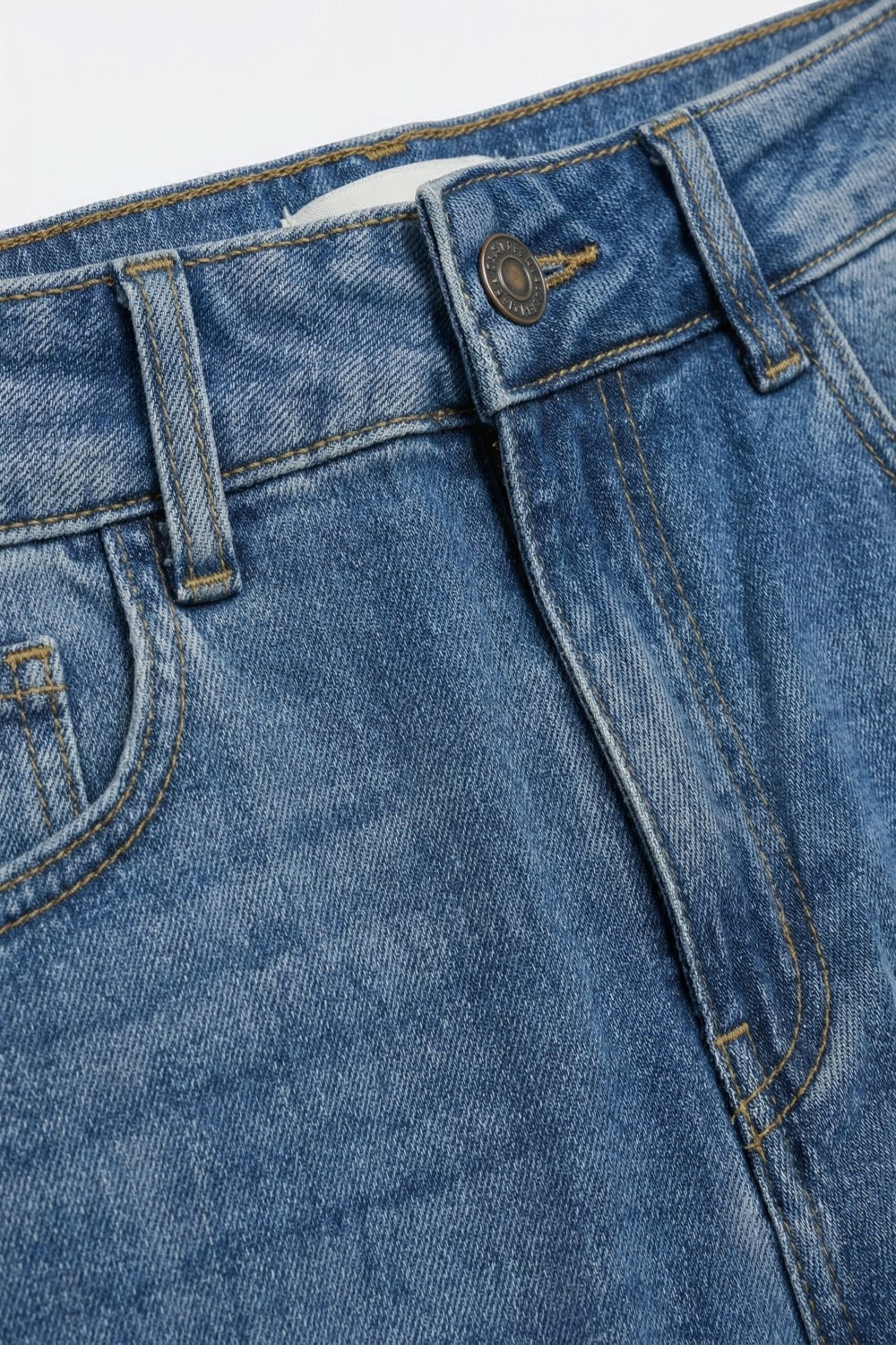 High-Waist Slouchy Balloon Jeans in Light Wash Denim - Denim