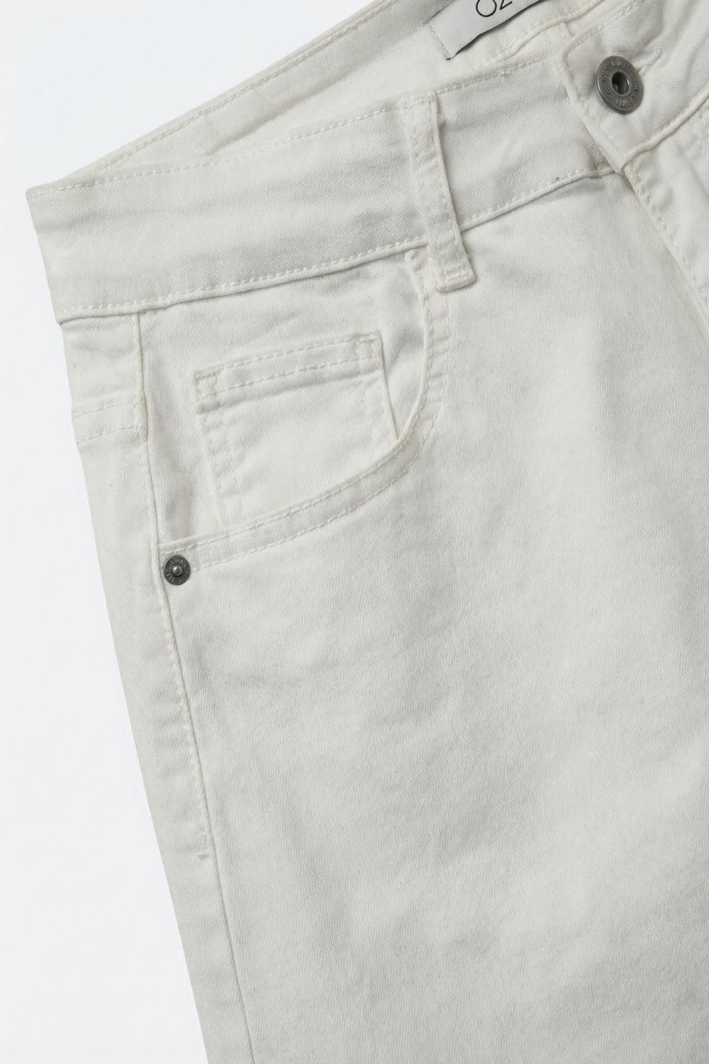 Wide-Leg Cropped knee-length Denim bermuda Shorts in white - trousers
