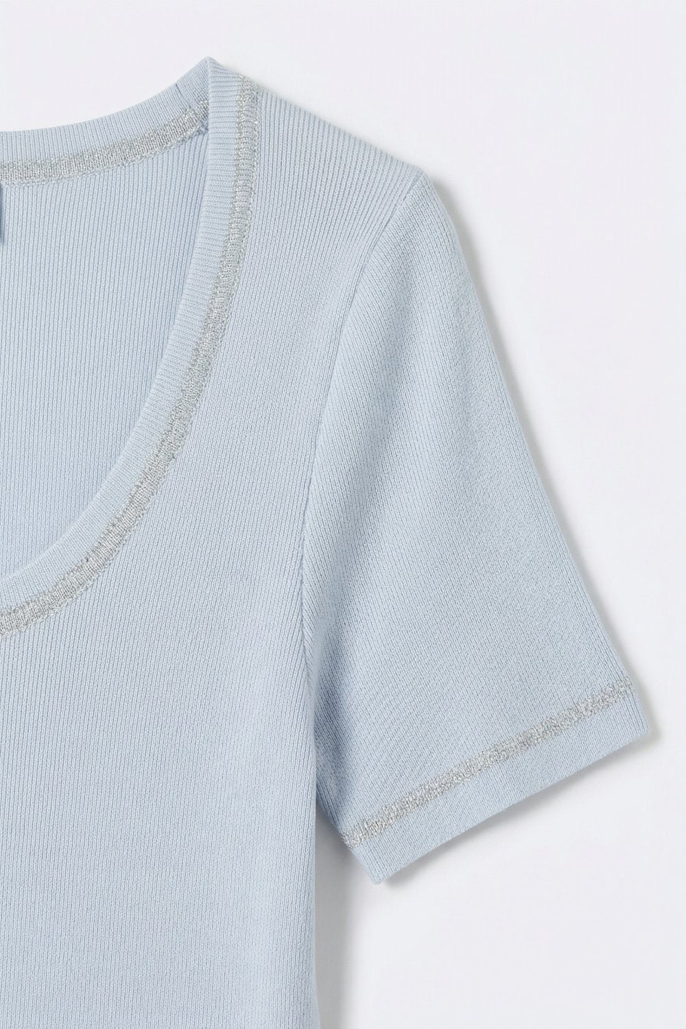 Short Sleeve sweater In baby blue With Silver Seam at Round Neck