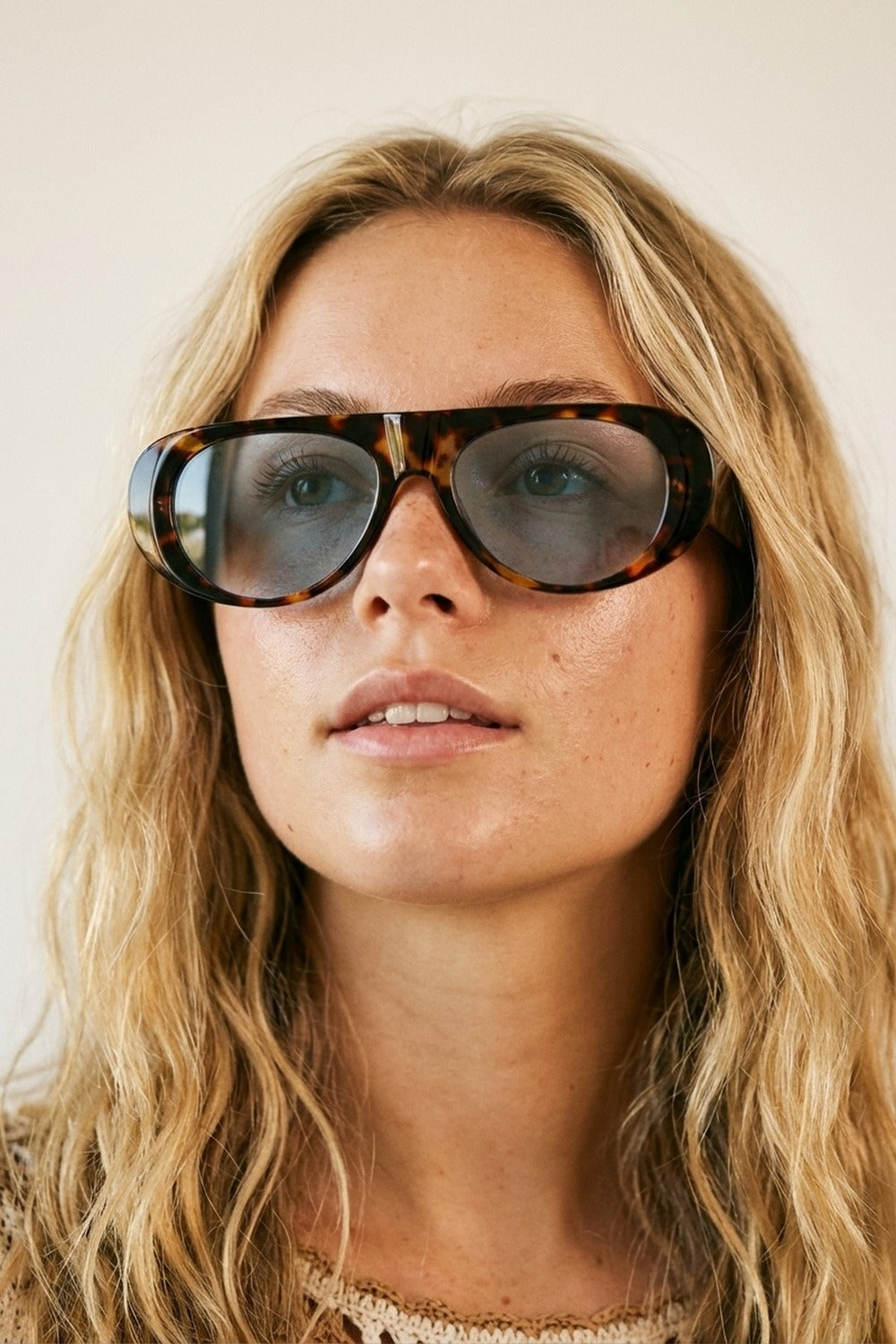 Tortoiseshell Round Frame Sunglasses with Blue Lenses