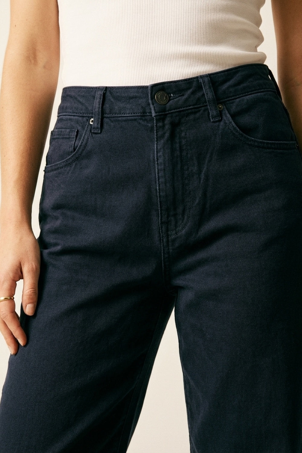 Comfortable stretch jeans with barrel leg in navy - Coloured Jeans