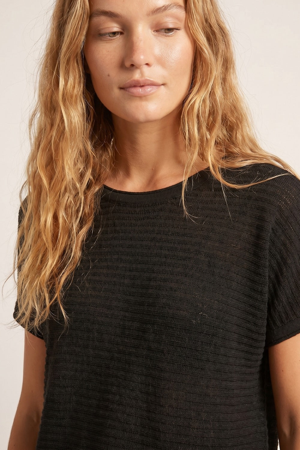 Black Textured Ribbed Knit Short Sleeve sweater