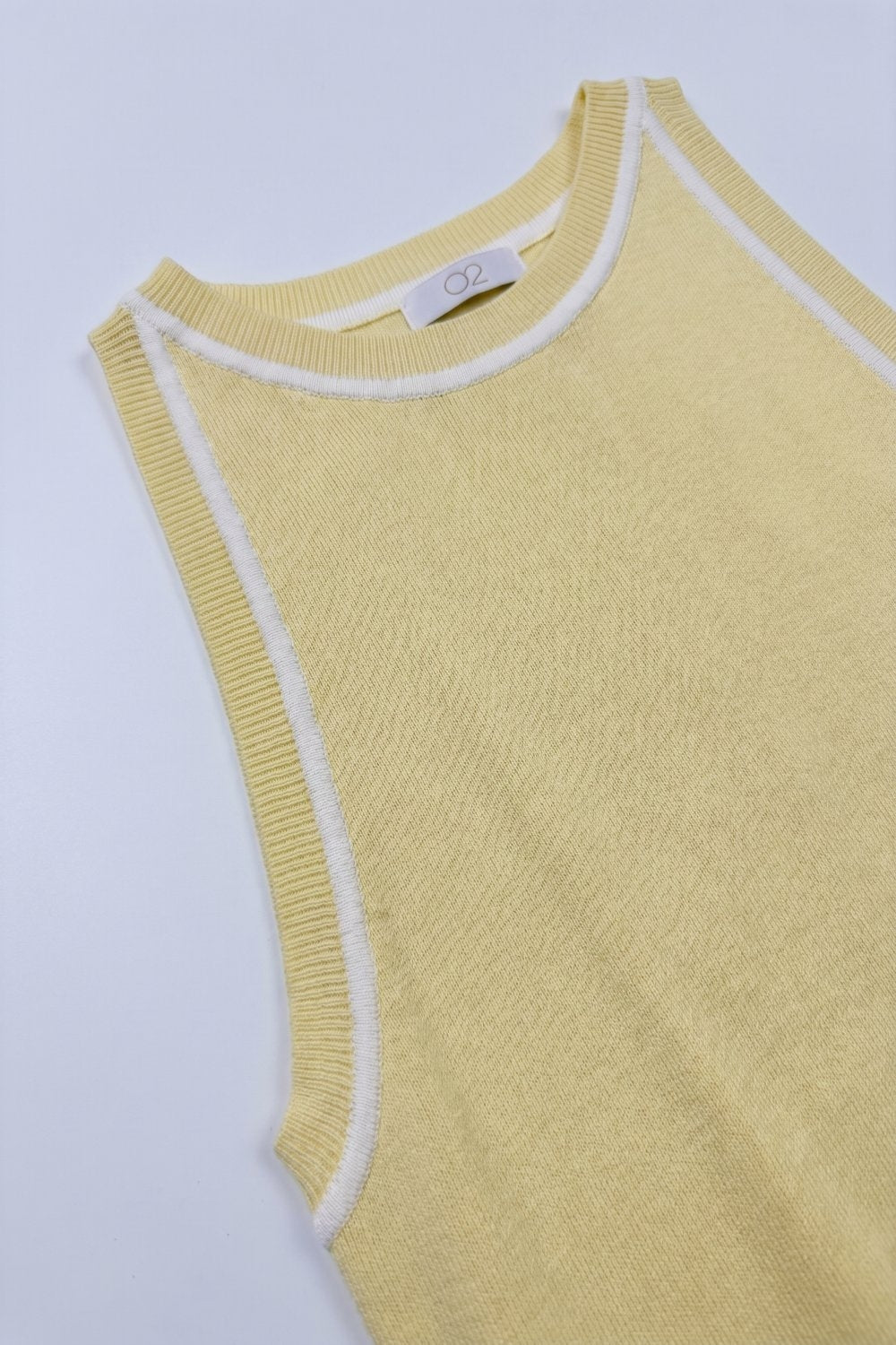 Sleeveless Knitted top In butter yellow Featuring detail white Lines