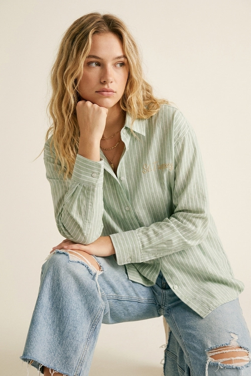 Chemise rayée vert clair avec logo St. Tropez brodé