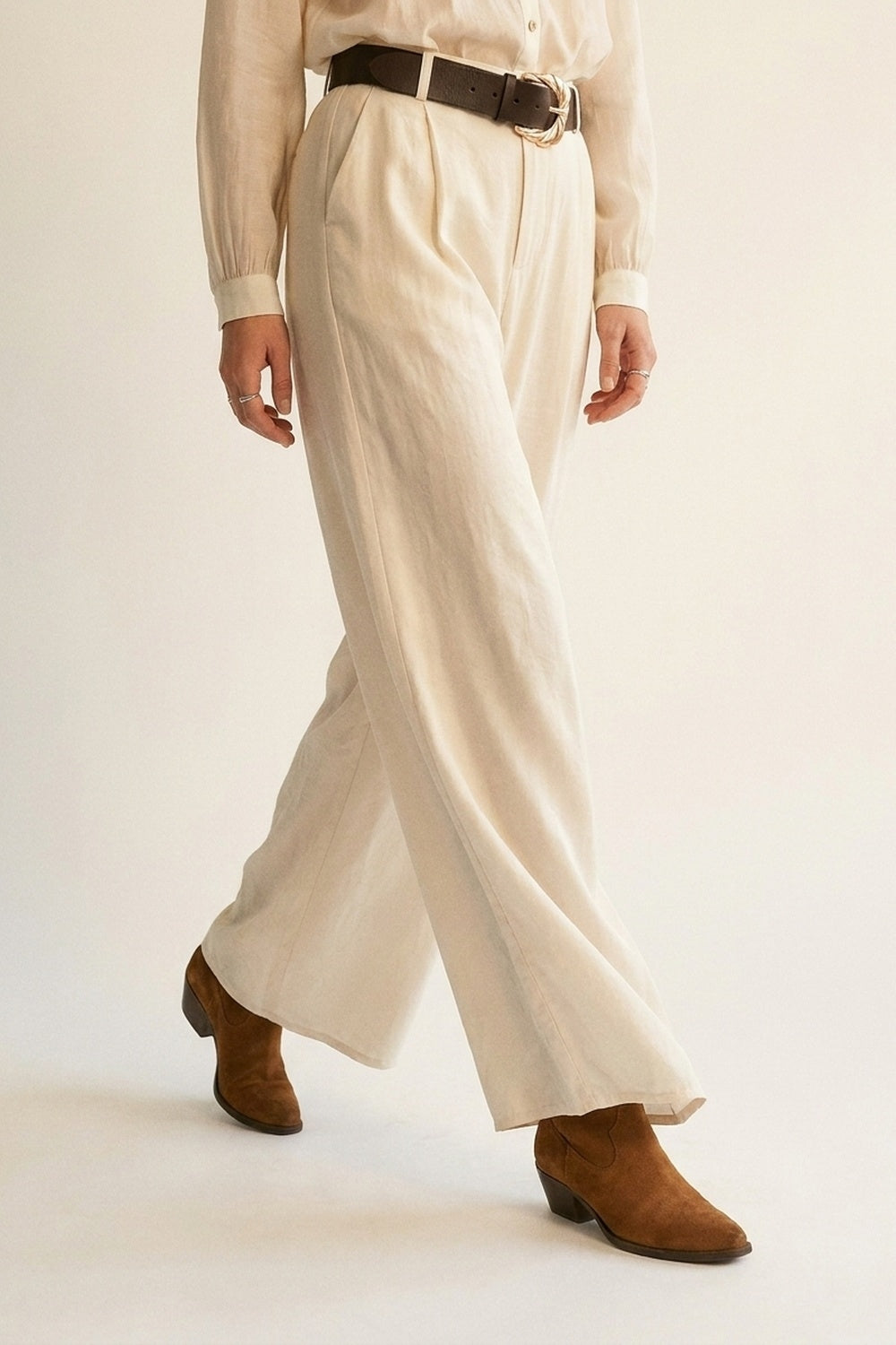 Extra-wide pants in a lightweight and shiny fabric - trousers